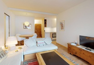 Well located apartmenthouse with sideview of the lake of St.