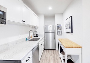 Well-located condo with pool, hot tub, sauna, tennis - near golf & slopes