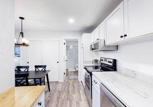 Well-located condo with pool, hot tub, sauna, tennis - near golf & slopes