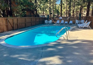Well-located condo with pool, hot tub, sauna, tennis - near golf & slopes