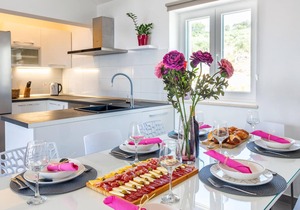 Well maintained accommodation with high standard, outdoor pool and peacefully located.