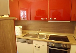 Well-maintained apartment in a family home in a quiet residential area, with a splendid view of the surroundings
