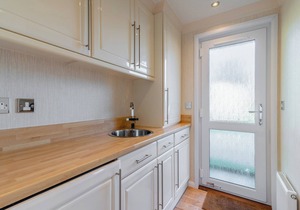 Well presented luxury lodge with two doubles, one with en suite shower.