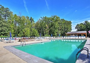 Wells Beach Cottage w/ Pool Access - 1 Mi to Coast