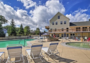 Wells Beach Cottage w/ Pool Access - 1 Mi to Coast