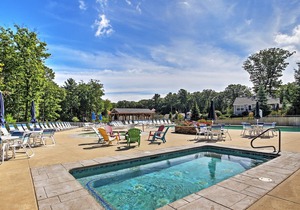 Wells Beach Cottage w/ Pool Access - 1 Mi to Coast