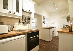 WEST END COTTAGE, pet friendly, with open fire in Embleton