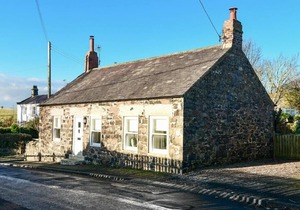 WEST END COTTAGE, pet friendly, with open fire in Embleton