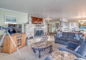 Whales and Outstanding Rocky Surf Views from this Depoe Bay Oceanfront Perch!