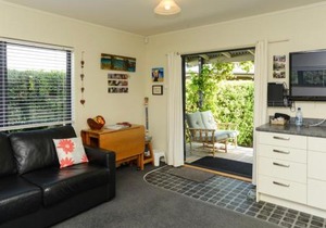 Whamoori - Waimarama Beach Bach