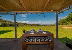 Whangapoua Glamping Hideaway - Whangapoua Bach
