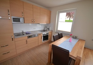 Wheelchair-accessible apartment near the beach and harbor, extra-wide parking space