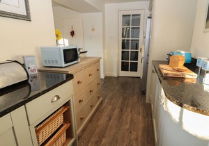 WHINSTONES AT 4 THE VILLAS, pet friendly, with open fire in Embleton