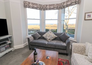 WHINSTONES AT 4 THE VILLAS, pet friendly, with open fire in Embleton