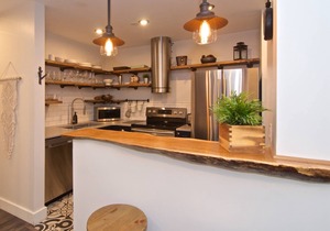 Whistler Hide-away: A real treasure, beautifully renovated, peaceful private setting