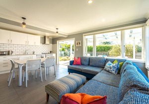 White Sands Cottage - White Sands Cottage at Palm Beach is a beautifully presented and fully restored 1950s weatherboard bach located just 50 metres from the white sands of Palm Beach. With 2 bedrooms and 1 bathroom this is a perfect family cottage a