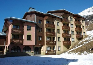 Wifi, 100m from resort center, 1st floor, view mountain, balcony, parking, tv, ski locker, 35m²