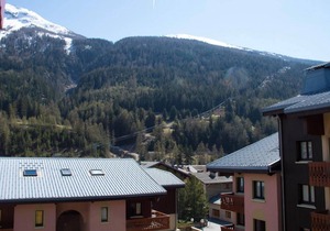 Wifi, 100m from resort center, 3rd floor, view mountain, balcony, parking, tv, ski locker, 33m²