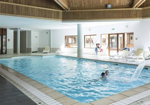 Wifi, 100m from shops, fitness, swimming pool, balcony, parking, tv, ski locker, 44m²