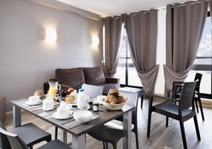 Wifi, ski-in/ski-out & foot of the slopes, view resort/ski slopes, swimming pool, balcony, tv