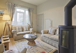 Wing Cottage - Two Bedroom House, Sleeps 4