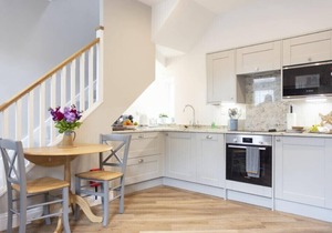 WISTERIA COTTAGE, family friendly, with open fire in Warkworth
