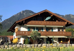 Wohnung Hochgern (Ferienwohnung ca. 52 m², max. 4 Personen, 2 Schlafzimmer, Wohnküche, Balkon, WLAN, TV)