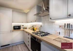 Woking, Knaphill - 2 Bed House - Parking & Garden