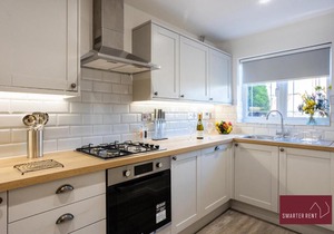 Woking, Knaphill - 2 Bed House - Parking & Garden