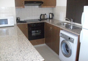 Wonderful 2 bedroom ground level poolside apartment, 3 pools, FREE WIFI