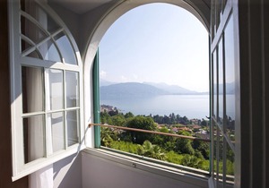 Wonderful apartment in a renowned art nouveau villa with pool and dream view