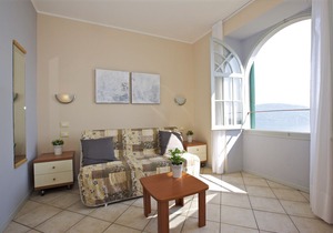 Wonderful apartment in a renowned art nouveau villa with pool and dream view