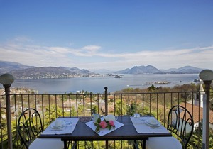 Wonderful apartment in a renowned art nouveau villa with pool and dream view