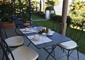 Wonderful apartment in a renowned art nouveau villa with pool and dream view