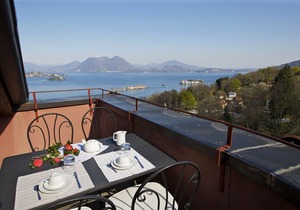 Wonderful apartment in a renowned art nouveau villa with pool and dream view