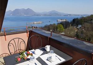 Wonderful apartment in a renowned art nouveau villa with pool and dream view