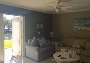 Wonderful Canal Front Condo! Bring Your Boat!