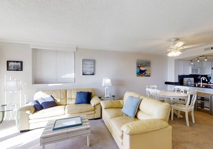 Wonderful condo with private washer/dryer, balcony, and pool/tennis