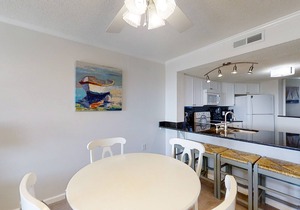 Wonderful condo with private washer/dryer, balcony, and pool/tennis