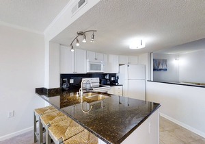 Wonderful condo with private washer/dryer, balcony, and pool/tennis