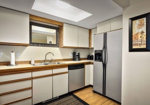 Wonderful downtown condo! 2 blocks to all shops and restaurants