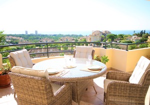 Wonderful penthouse with amazing sea-and golf views in Marbella´s Elviria Hills