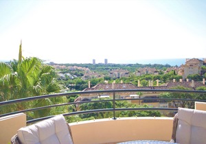 Wonderful penthouse with amazing sea-and golf views in Marbella´s Elviria Hills