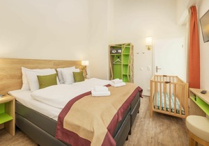 Wonderful villa for 2 guests with WIFI, hot tub, pool, TV, terrace and parking