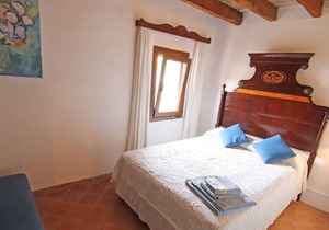 Wonderful villa with gorgeous pool and gardens in Fornalutx. Free wifi.