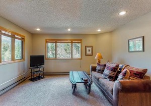 Woods Manor 101A