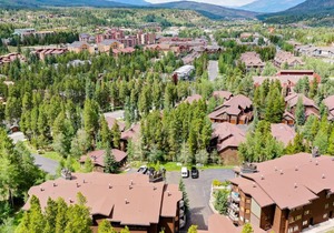 Woods Manor 202A Condo Great Location And Amenities