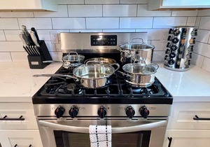 Work Here Walk+Shop+Dine Downtown King Bed Remodeled Kitchen Top Floor