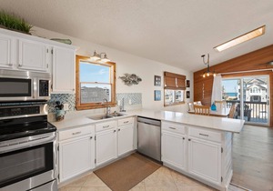 Y-Worry: Semi-oceanfront, Spa, Short Walk to Beach