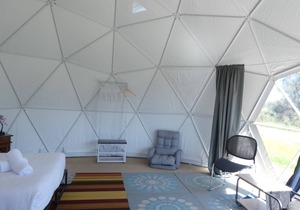 Yanda - Self Catering Dome with private deck, BBQ, Campfire and lawn